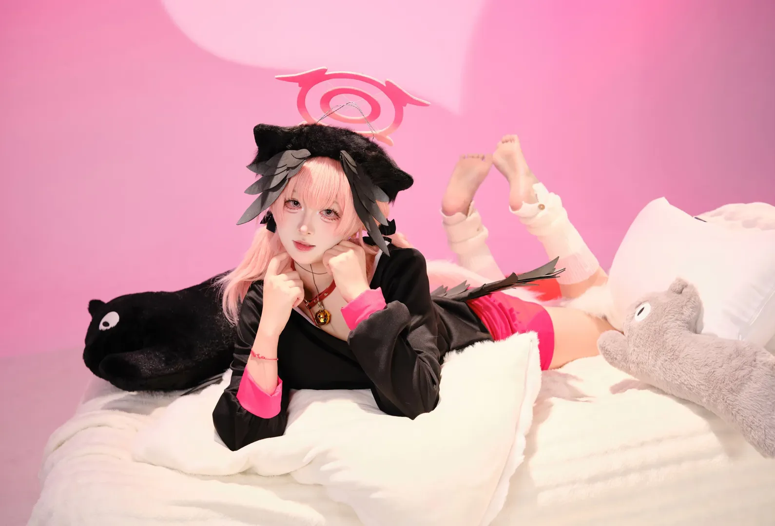 蔚蓝档案, 下江小春cos, 居家风cos, 二次元cosplay摄影, 粉色背景