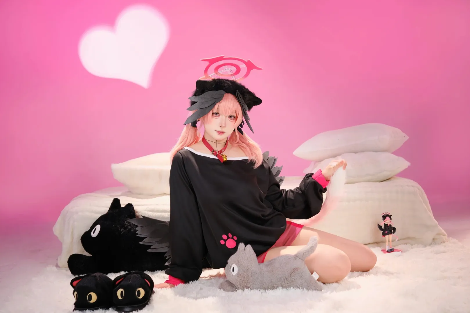 蔚蓝档案, 下江小春cos, 居家风cos, 二次元cosplay摄影, 粉色背景 - 第5张