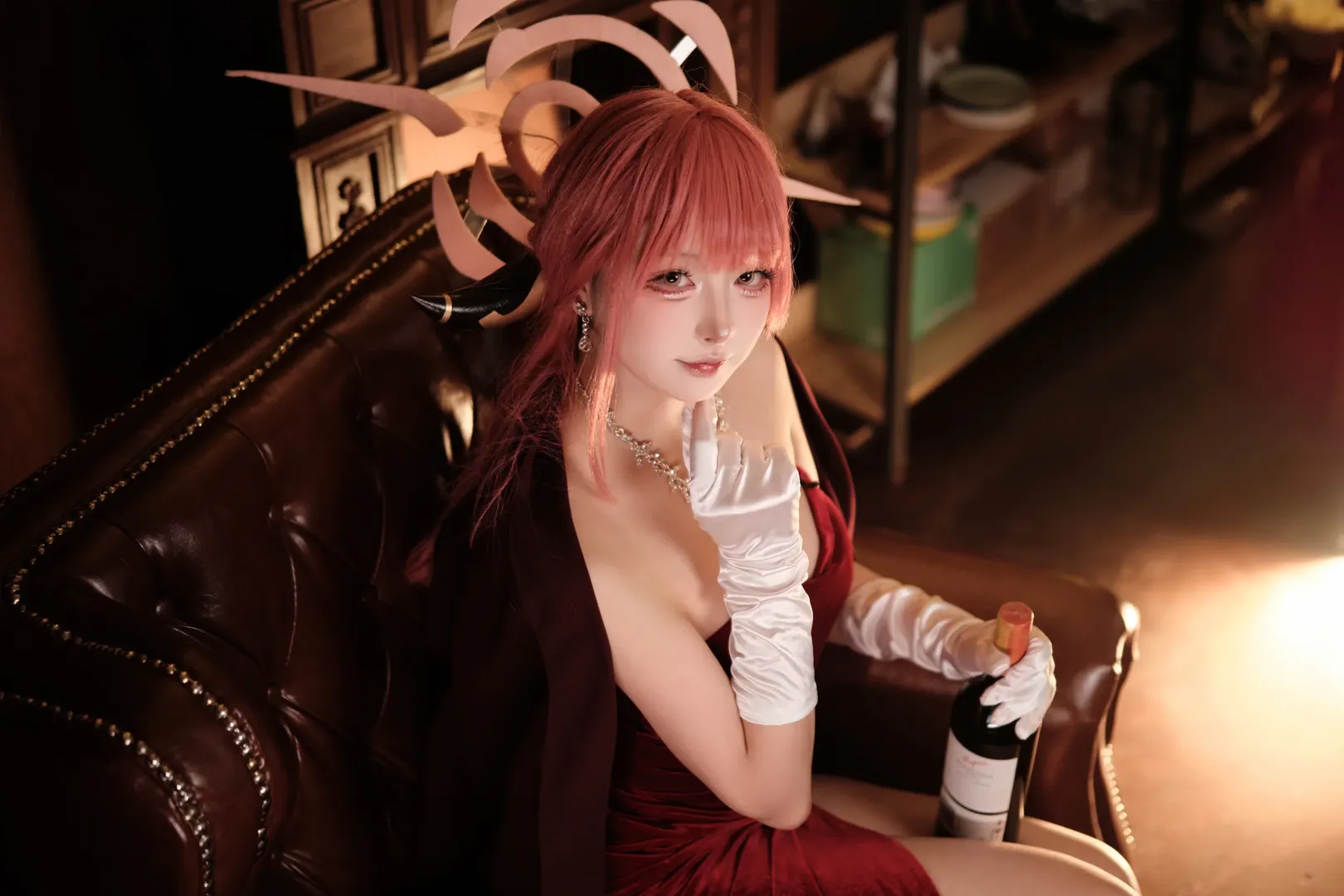 蔚蓝档案, cosplay摄影, 二次元穿搭, 陆八魔爱露cos, 酒吧氛围感