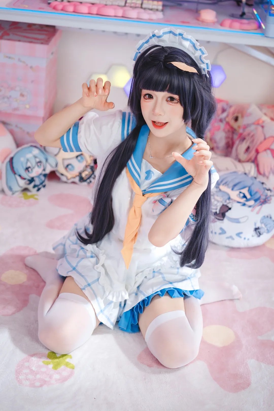 ブルーアーカイブ, 霞沢ミユコスプレ, セーラー服コスプレ, ゲーミングルームでの撮影, 二次元少女コーデ - 1枚目