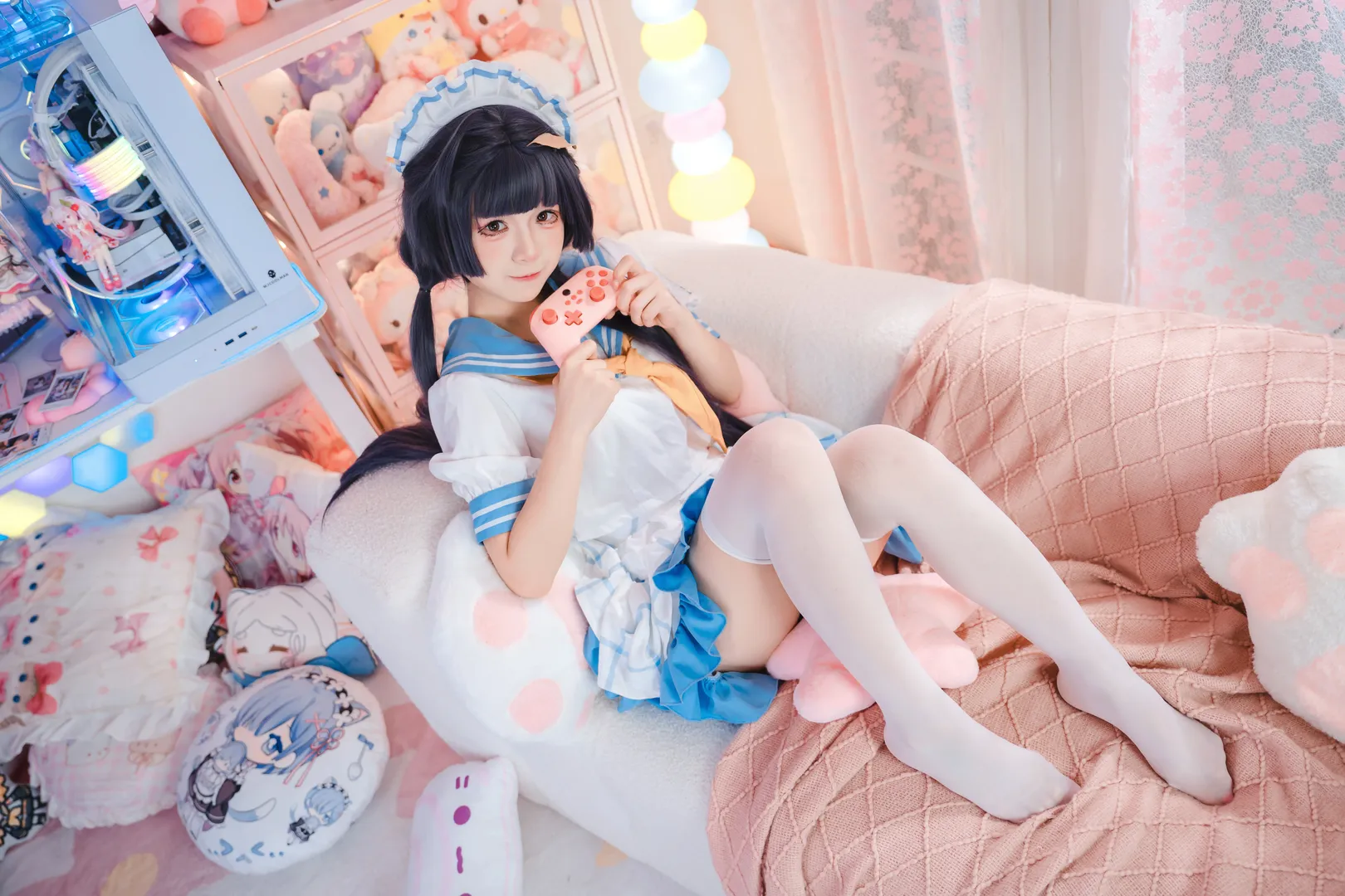 ブルーアーカイブ, 霞沢ミユコスプレ, セーラー服コスプレ, ゲーミングルームでの撮影, 二次元少女コーデ - 3枚目