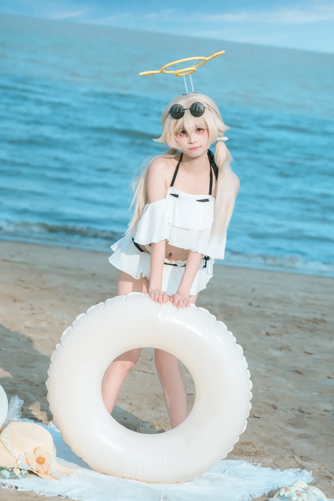ブルーアーカイブ, 水着コスプレ, サマーフィルム, ヒフミのコスプレ, 海辺の写真撮影 - 1枚目