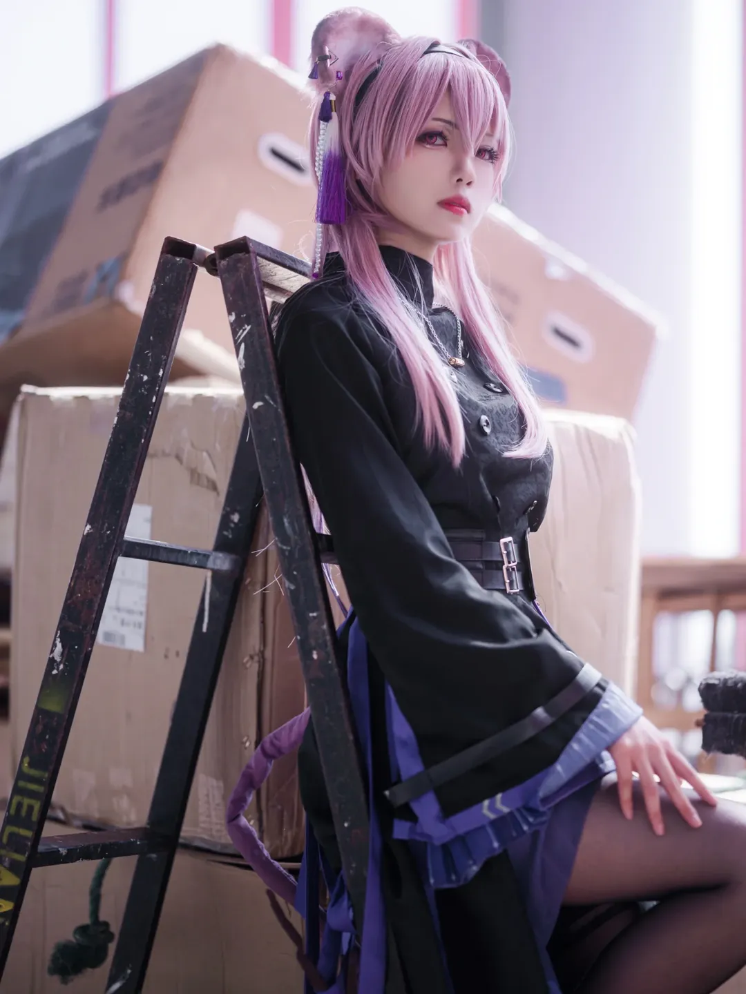 明日方舟cosplay, 兽耳cos, cp29漫展, 仓库废土风摄影, 黑紫穿搭 - 第4张