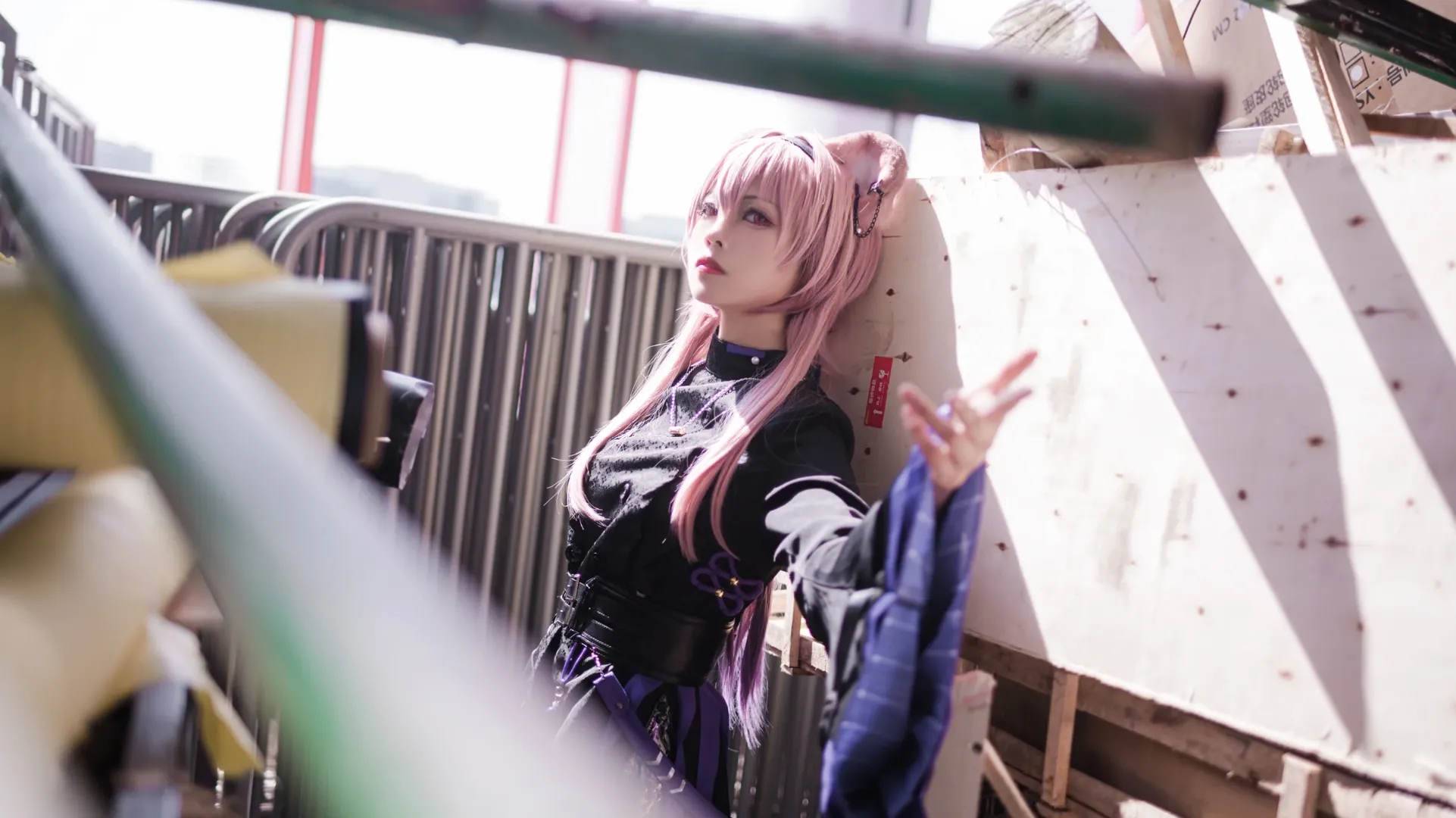 明日方舟cosplay, 兽耳cos, cp29漫展, 仓库废土风摄影, 黑紫穿搭 - 第5张