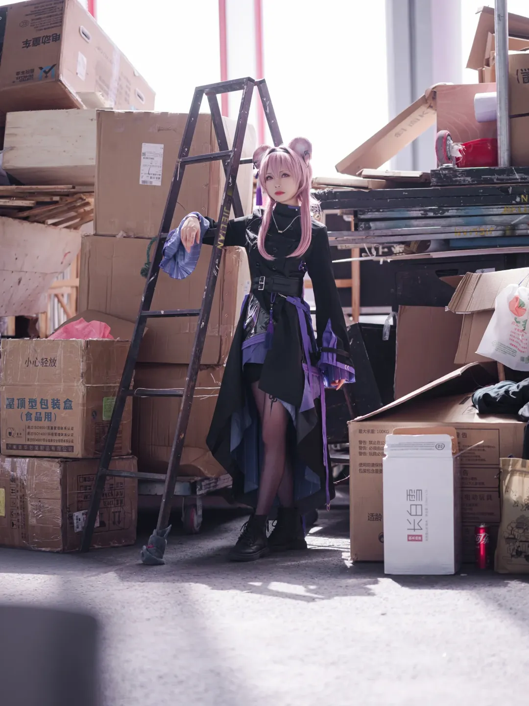 明日方舟cosplay, 兽耳cos, cp29漫展, 仓库废土风摄影, 黑紫穿搭 - 第7张