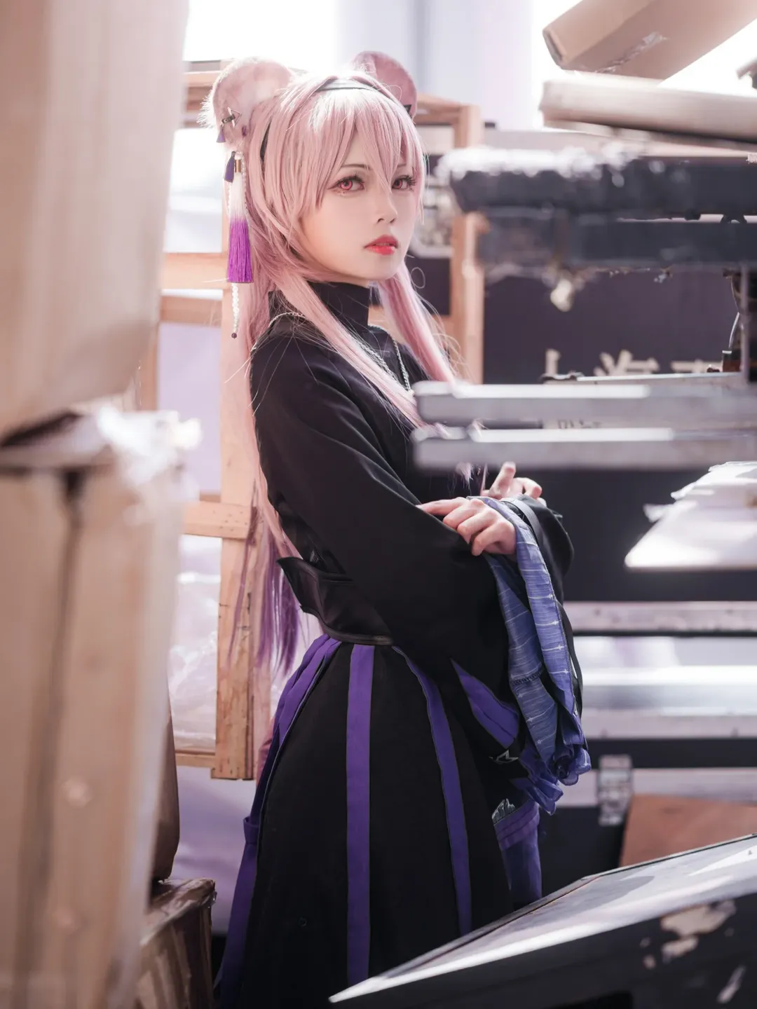 明日方舟cosplay, 兽耳cos, cp29漫展, 仓库废土风摄影, 黑紫穿搭 - 第8张
