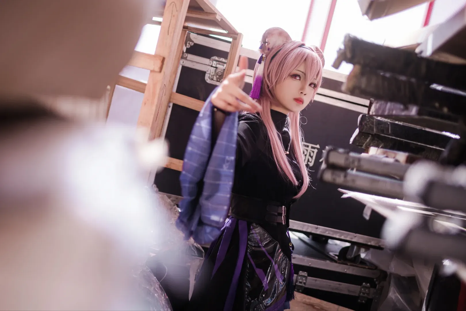 明日方舟cosplay, 兽耳cos, cp29漫展, 仓库废土风摄影, 黑紫穿搭 - 第9张