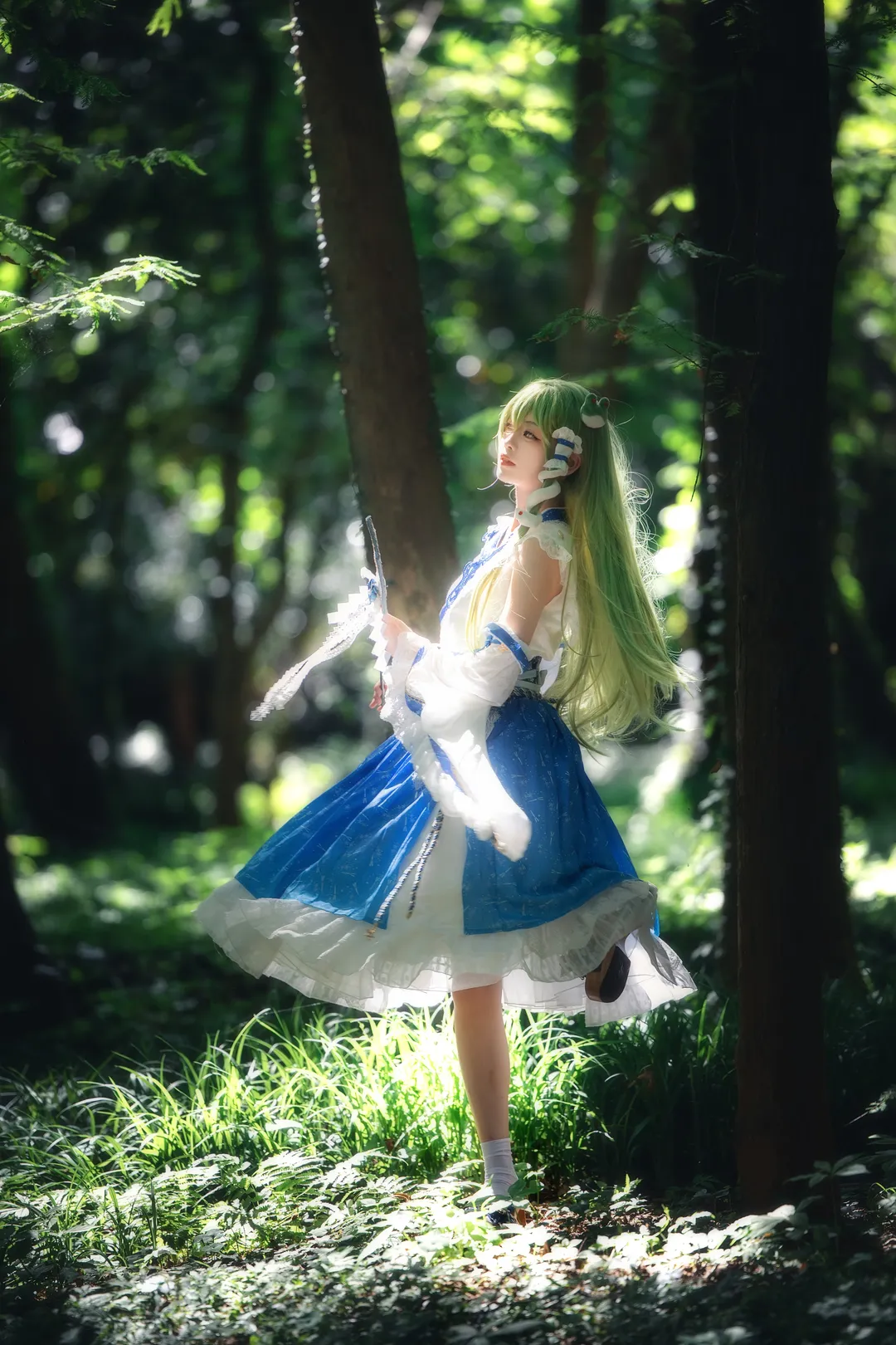 东方project, 东风谷早苗cos, cosplay日常, 森林外景, 逆光拍摄