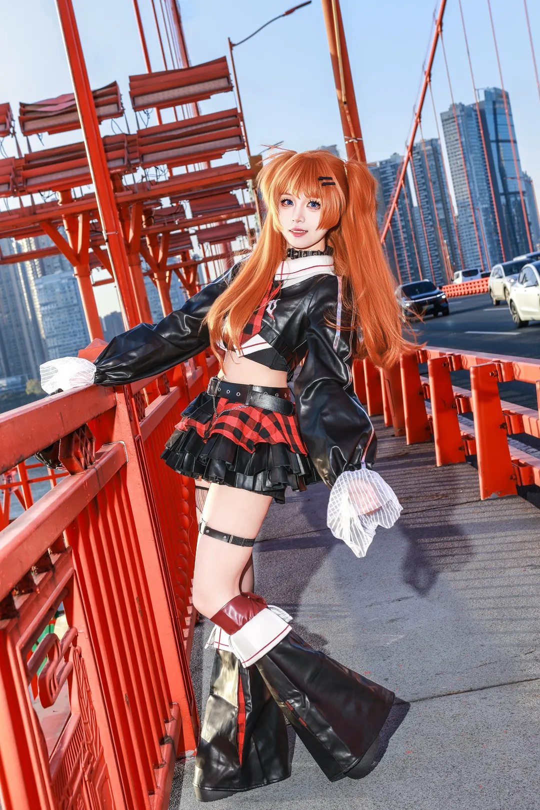 アスカコスプレ, 屋外ポートレート撮影, 鸚鵡洲長江大橋, オレンジ色のツインテール, ロックファッション
