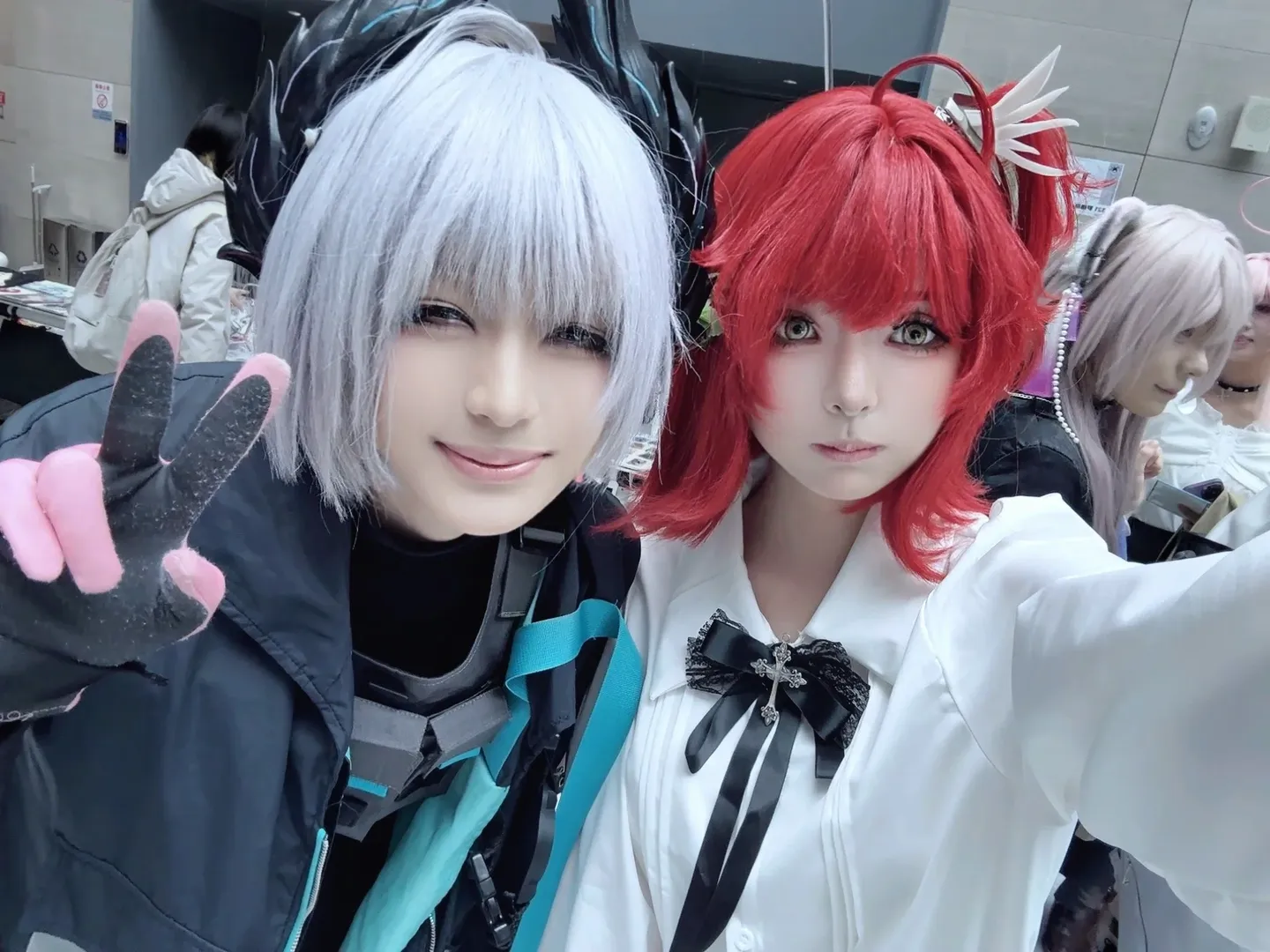 アークナイツ, コスプレ日常, イベントでの撮影, エクシア コスプレ, 姉妹のツーショット - 4枚目
