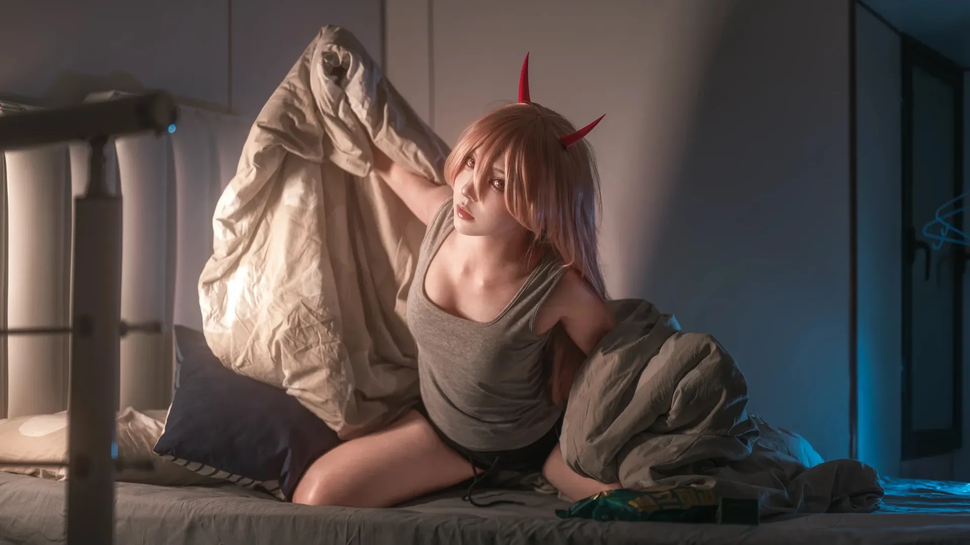 电锯人, 暗调摄影, 帕瓦cos, 电影感cosplay, 日常家居服