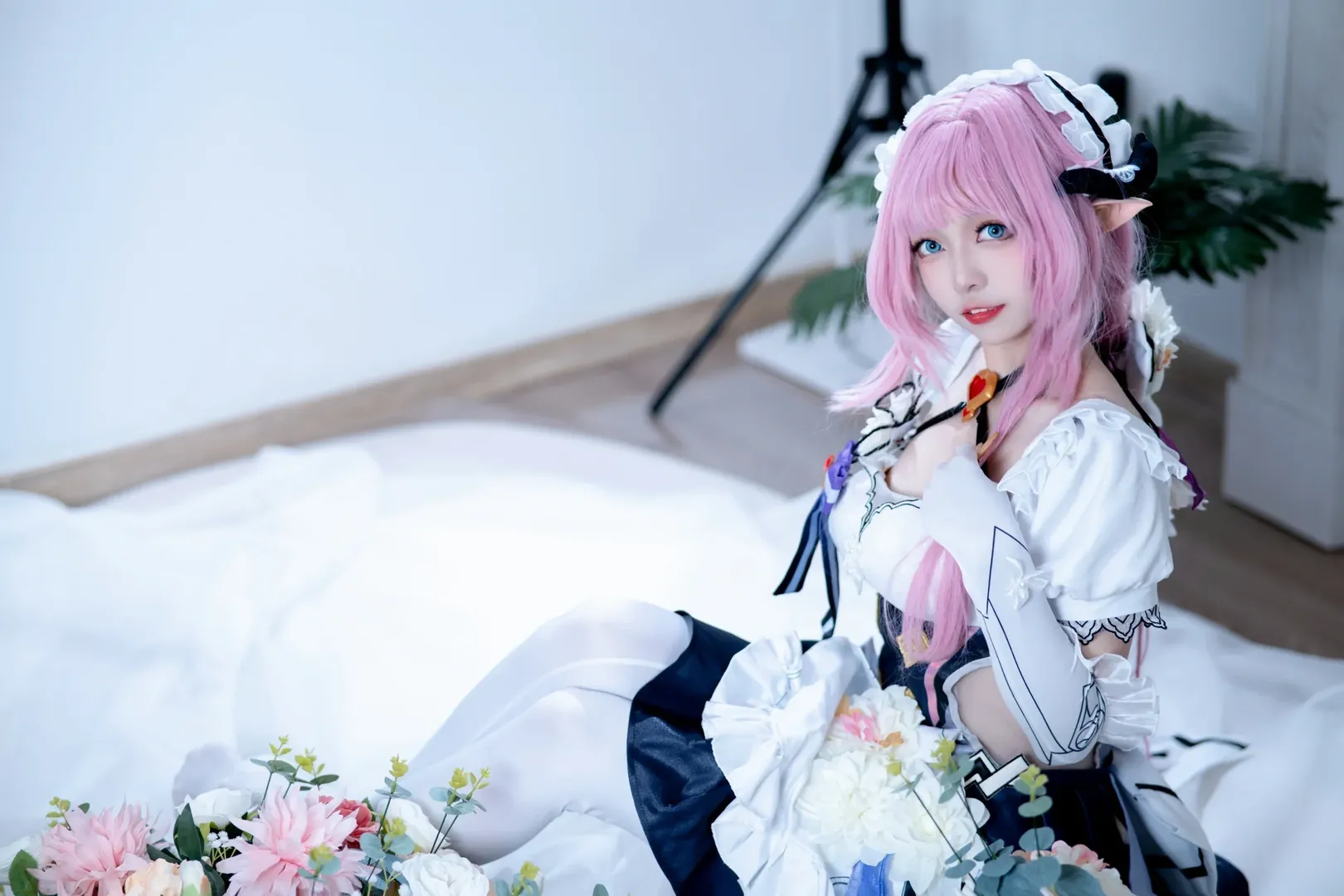 爱莉希雅cos, 崩坏3, 二次元cosplay, 精灵耳, 粉色假发 - 第1张