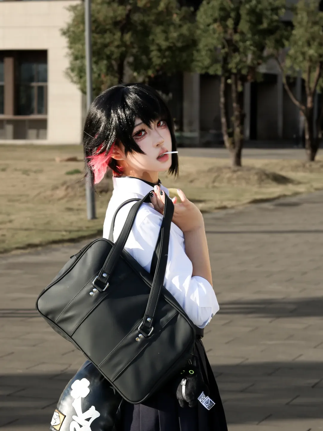 绝区零, 艾莲乔cos, cosplay正片, 校园风穿搭, 红瞳假发 - 第1张