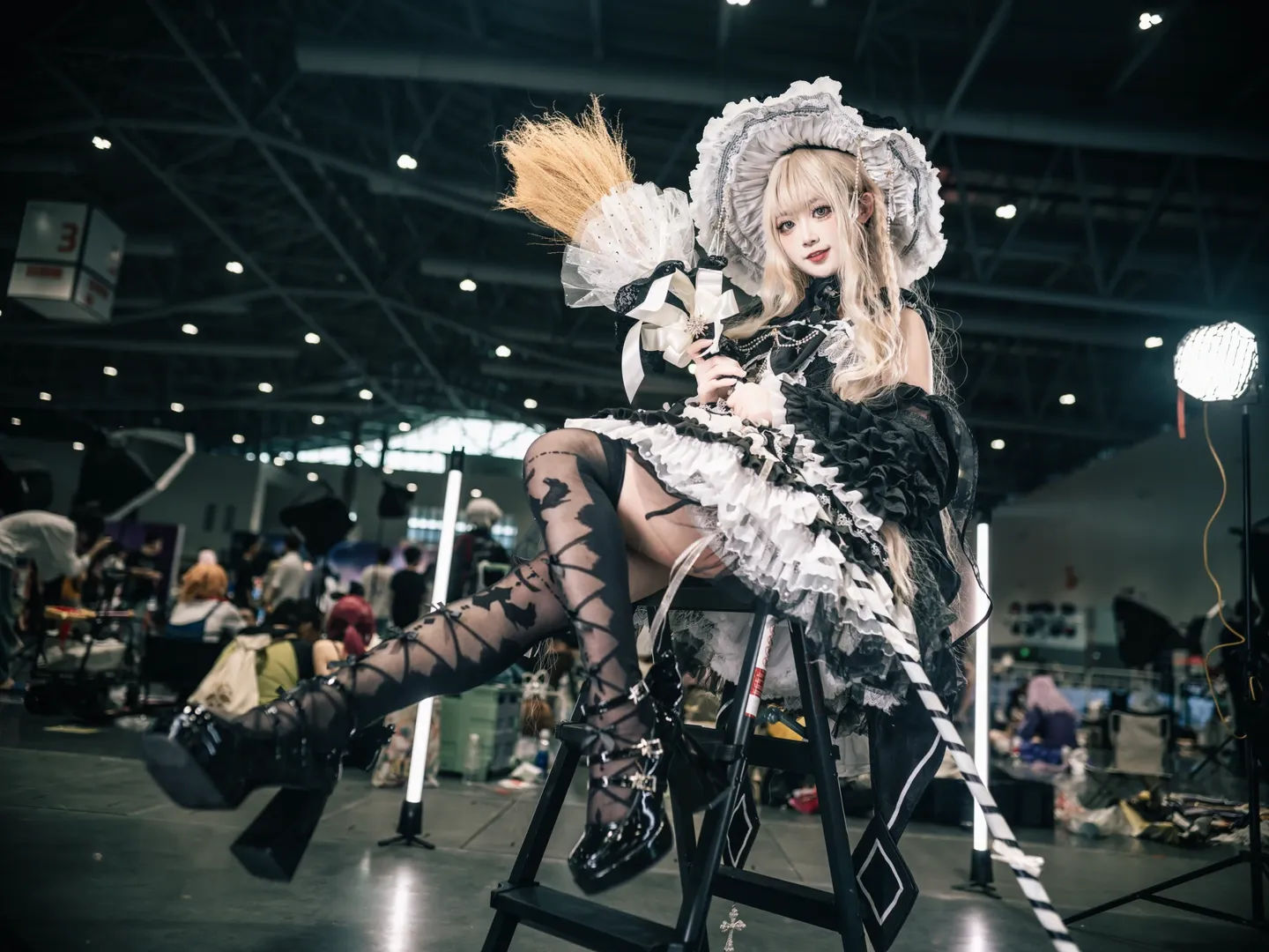 洛丽塔穿搭, 暴食魔女格拉妮cos, 小魔女动作参考, 漫展摄影技巧, 道具互动摆拍 - 第10张