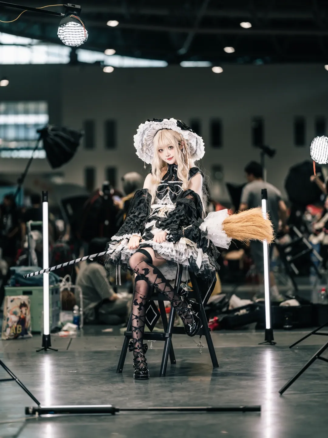 洛丽塔穿搭, 暴食魔女格拉妮cos, 小魔女动作参考, 漫展摄影技巧, 道具互动摆拍 - 第13张