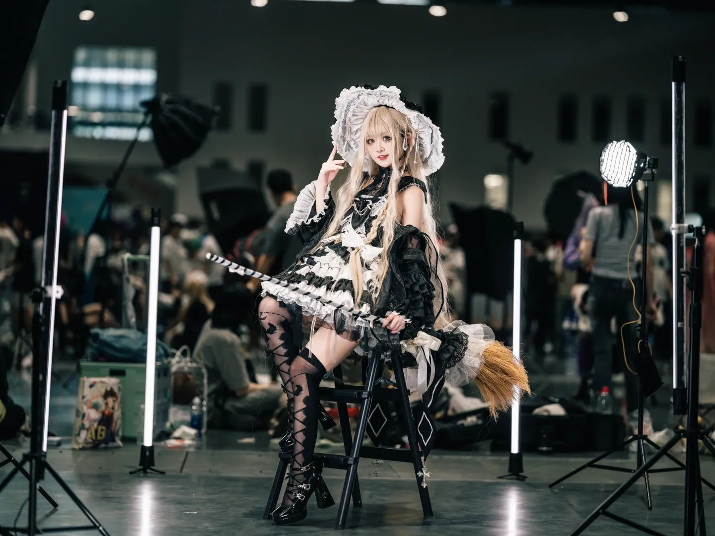 洛丽塔穿搭, 暴食魔女格拉妮cos, 小魔女动作参考, 漫展摄影技巧, 道具互动摆拍 - 第17张