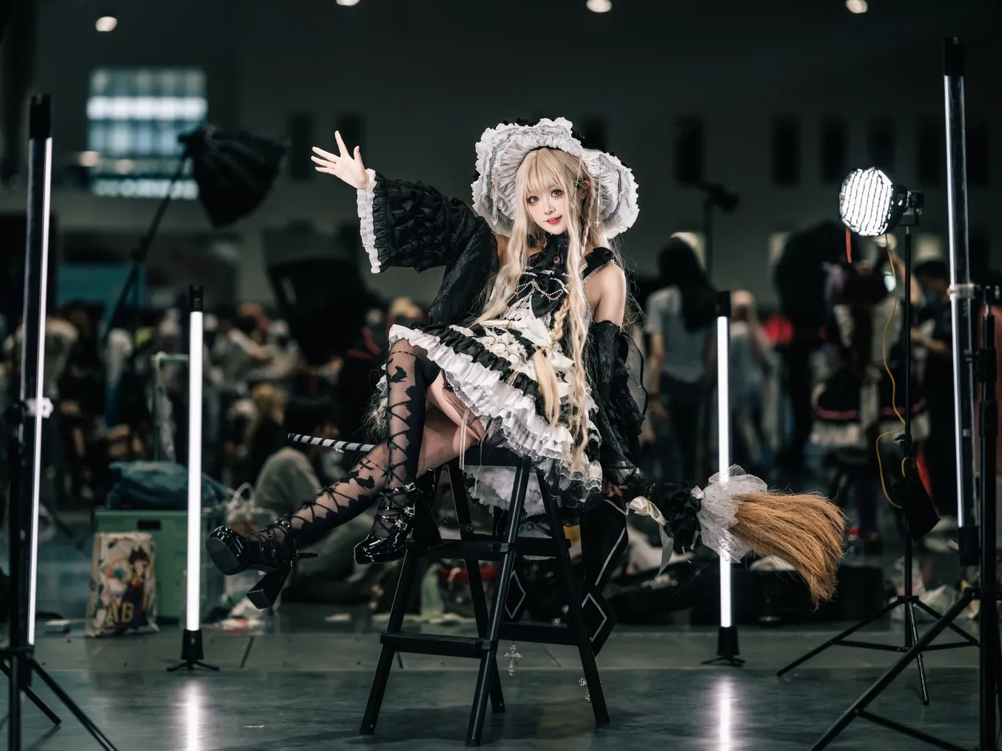 洛丽塔穿搭, 暴食魔女格拉妮cos, 小魔女动作参考, 漫展摄影技巧, 道具互动摆拍 - 第18张