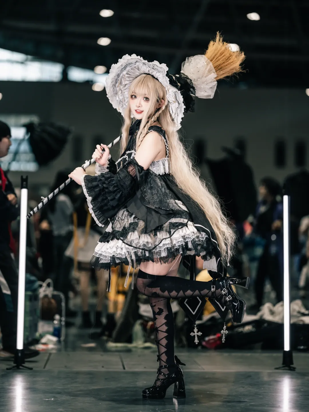 洛丽塔穿搭, 暴食魔女格拉妮cos, 小魔女动作参考, 漫展摄影技巧, 道具互动摆拍