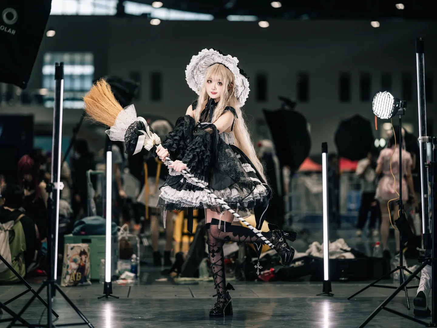 洛丽塔穿搭, 暴食魔女格拉妮cos, 小魔女动作参考, 漫展摄影技巧, 道具互动摆拍 - 第6张