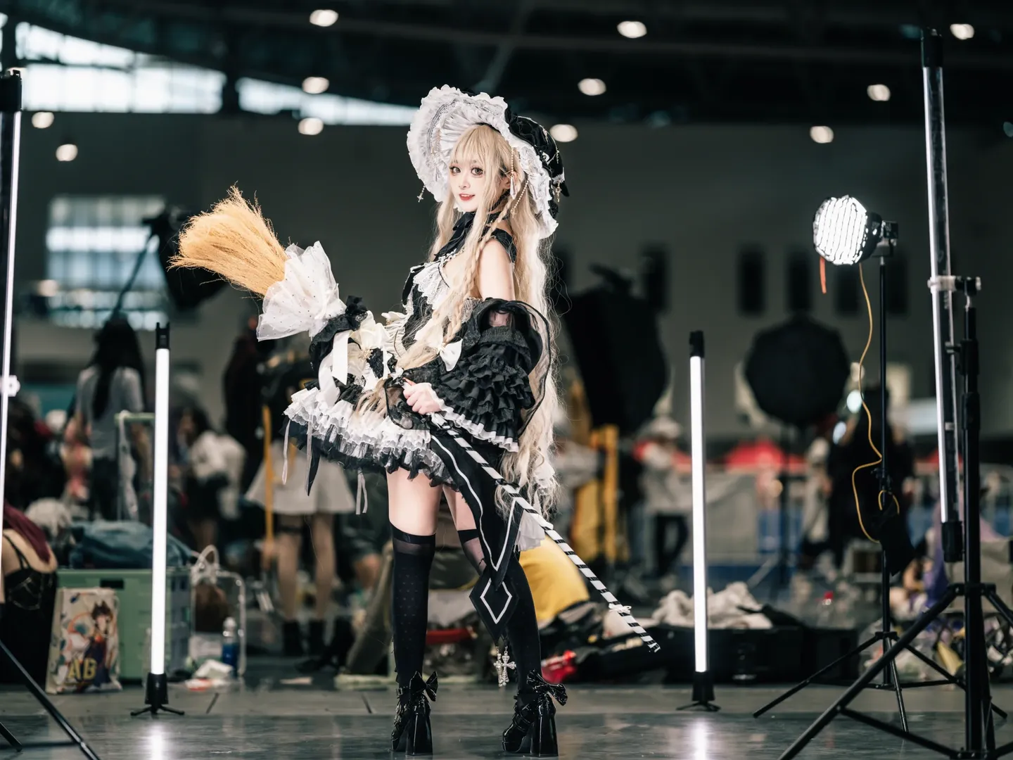 洛丽塔穿搭, 暴食魔女格拉妮cos, 小魔女动作参考, 漫展摄影技巧, 道具互动摆拍 - 第8张