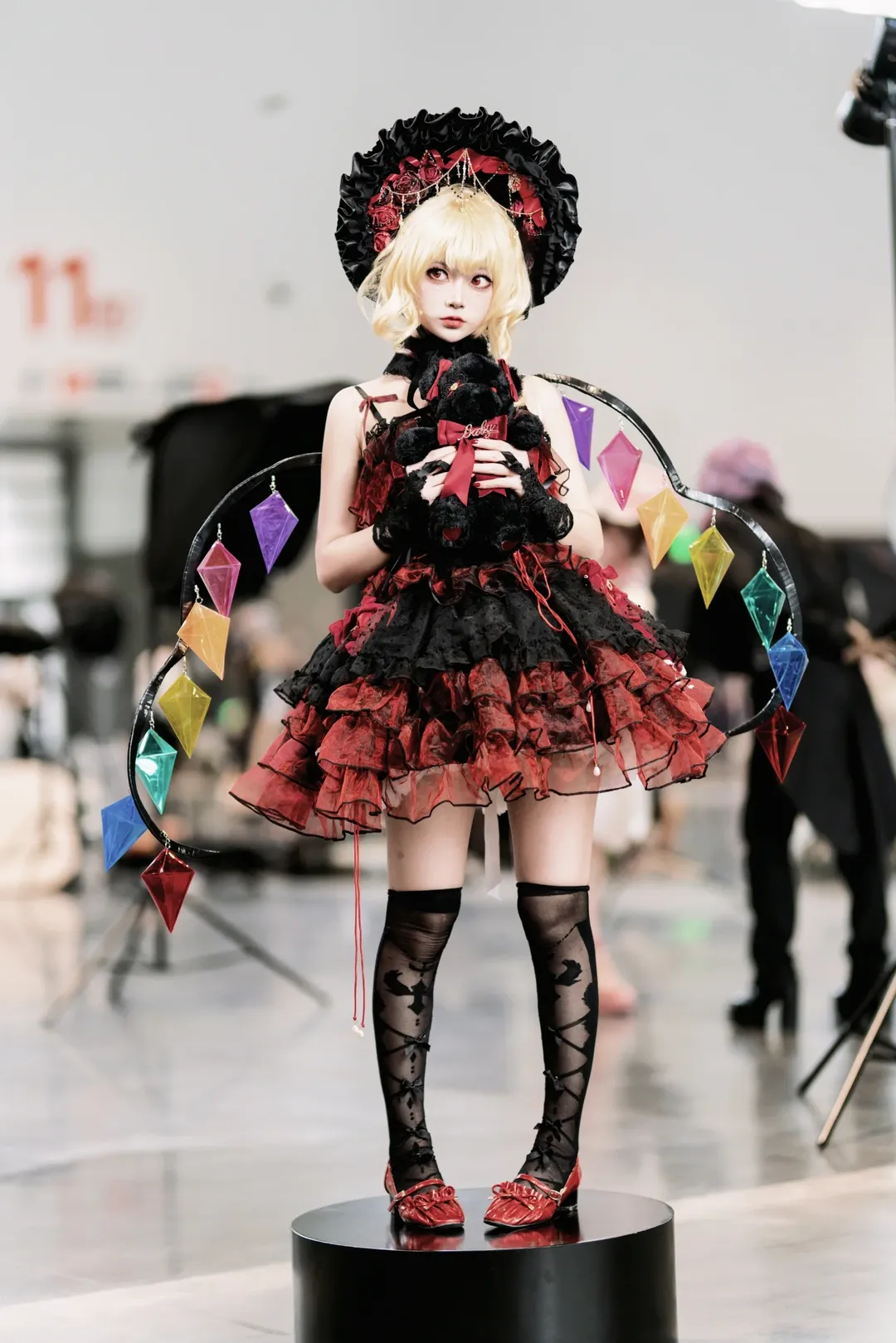 Anime-style photography, Anime convention cosplay, Flandre Scarlet Cosplay, Gothic style outfit, Touhou Project - Image 1