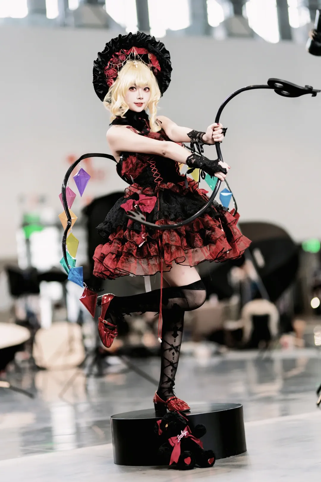 Anime-style photography, Anime convention cosplay, Flandre Scarlet Cosplay, Gothic style outfit, Touhou Project - Image 2