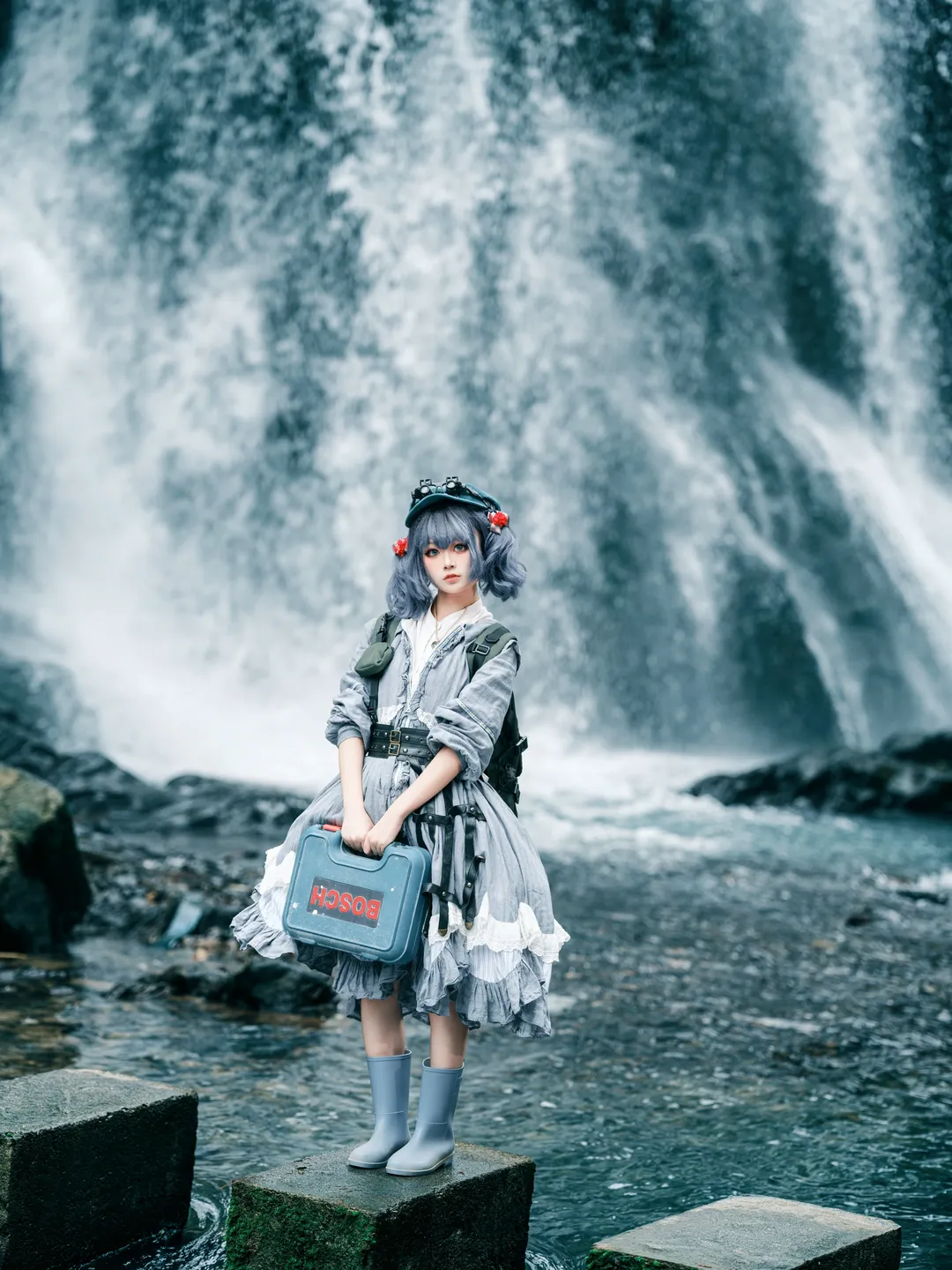 东方project, 河城荷取cos, 瀑布外景摄影, 冷色调cosplay, 户外水景写真 - 第1张