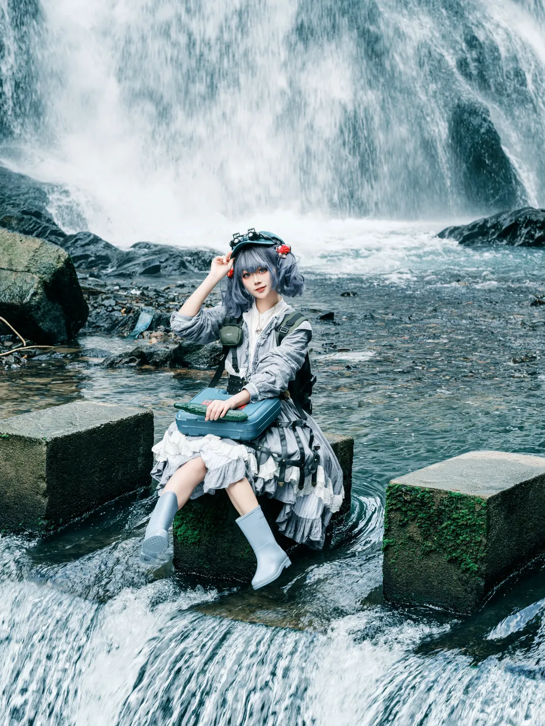 东方project, 河城荷取cos, 瀑布外景摄影, 冷色调cosplay, 户外水景写真 - 第2张