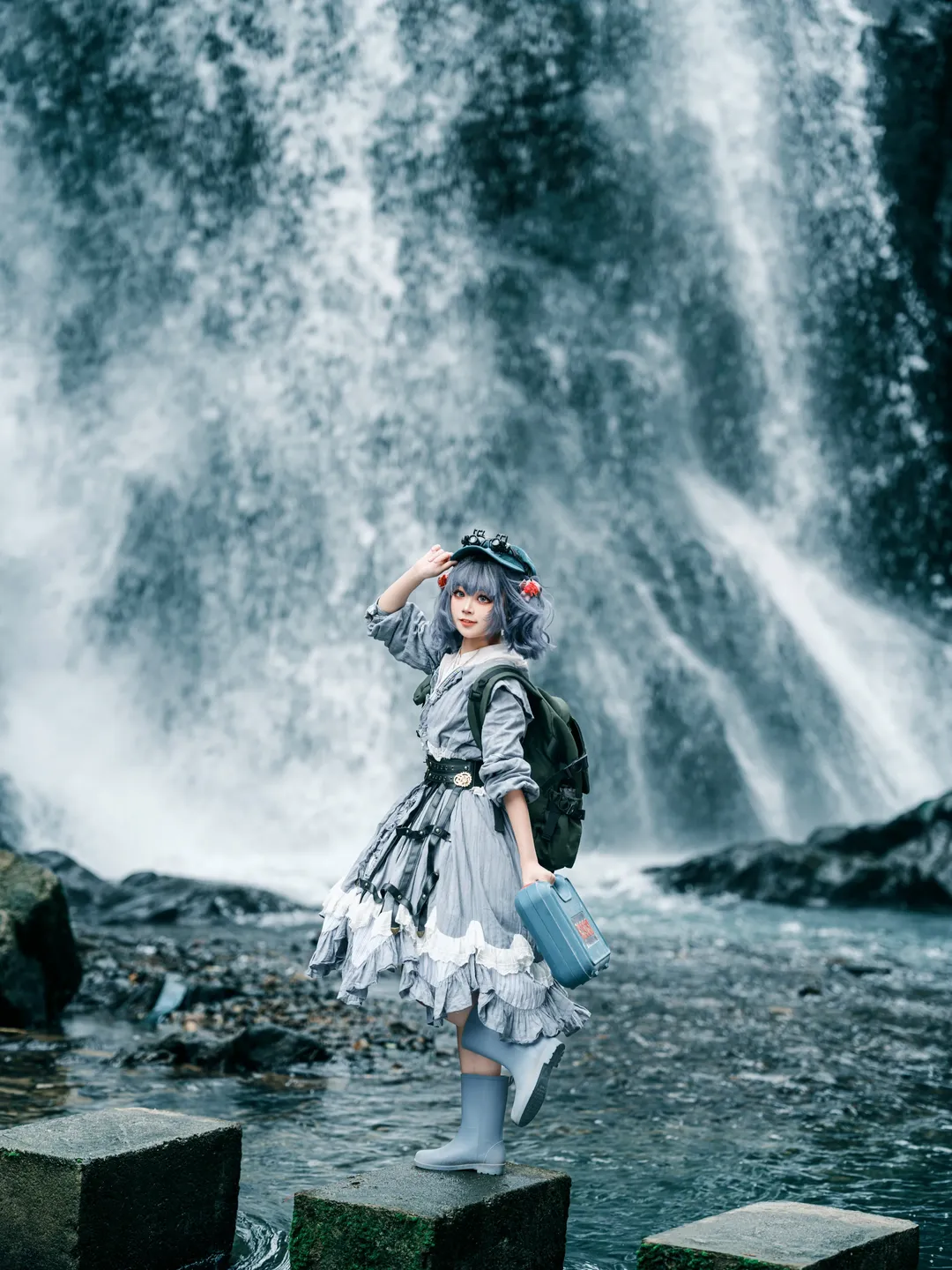 东方project, 河城荷取cos, 瀑布外景摄影, 冷色调cosplay, 户外水景写真 - 第4张