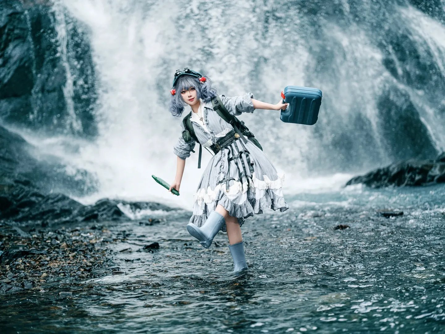 東方Project, 河城にとり コスプレ, 滝のロケ撮影, 冷色系コスプレ, 屋外水辺での写真撮影