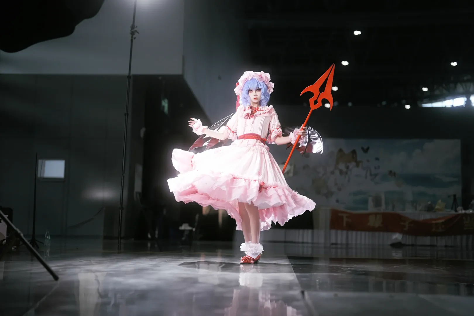 東方Project, レミリアコスプレ, コスプレ撮影, アニメイベントのポーズ参考, お嬢様ポーズ - 10枚目