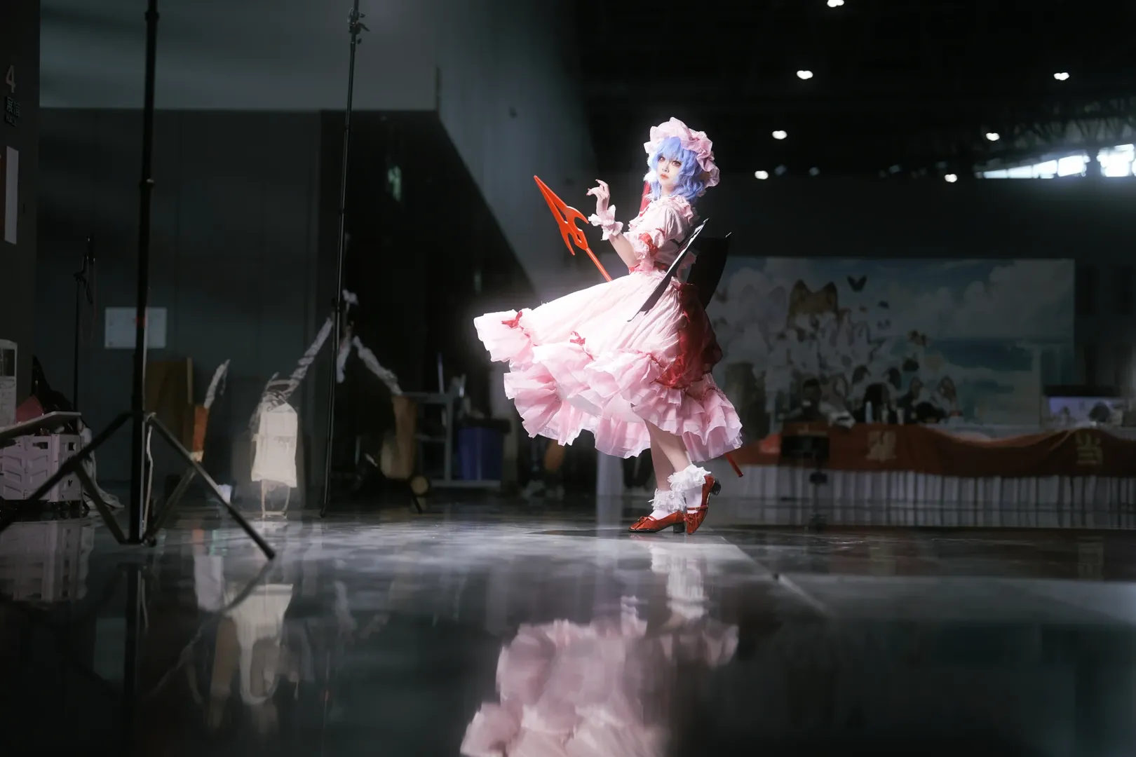 東方Project, レミリアコスプレ, コスプレ撮影, アニメイベントのポーズ参考, お嬢様ポーズ - 5枚目