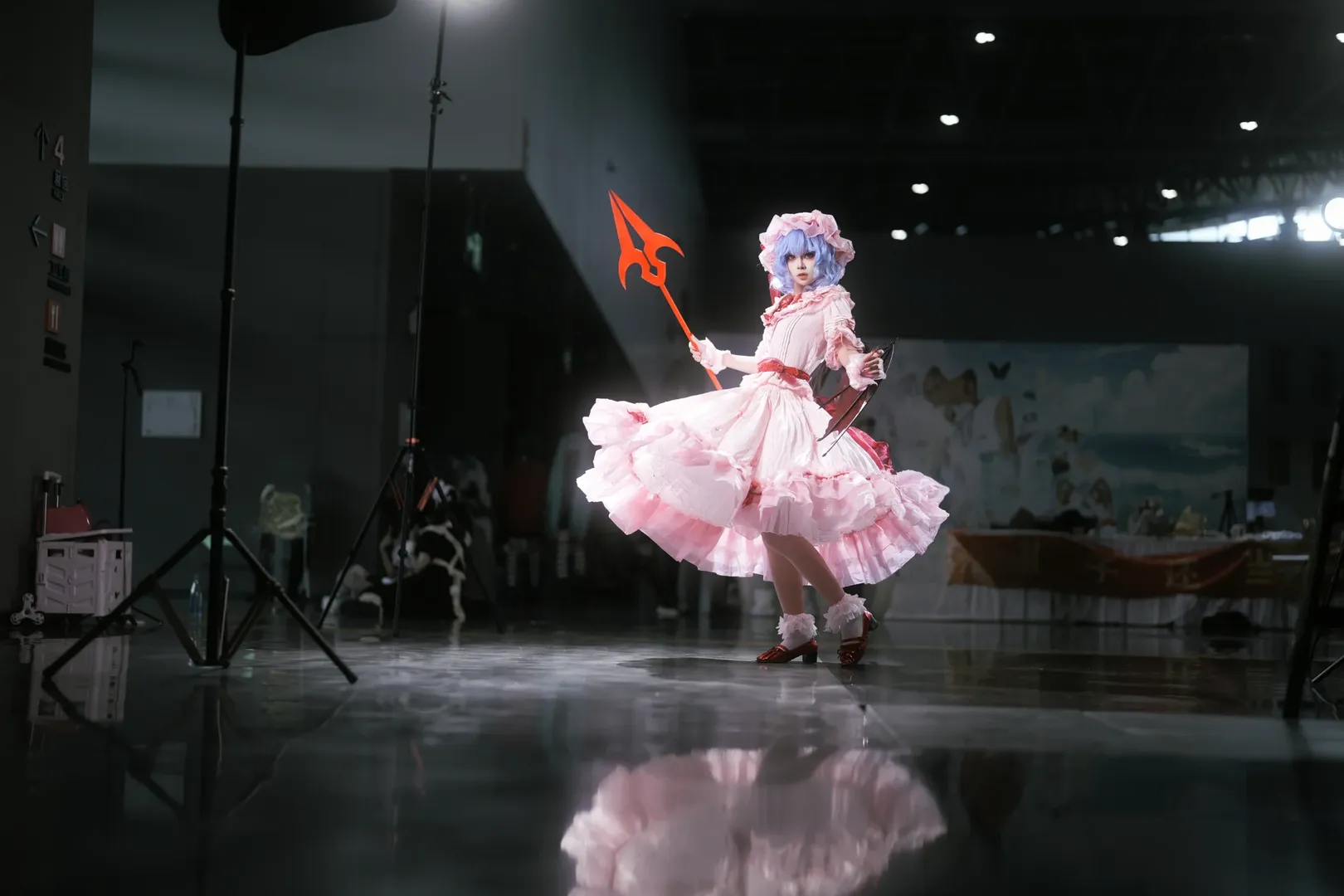 東方Project, レミリアコスプレ, コスプレ撮影, アニメイベントのポーズ参考, お嬢様ポーズ - 6枚目