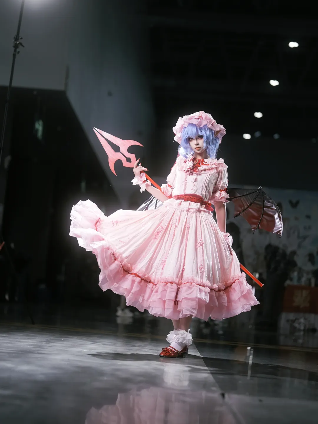 東方Project, レミリアコスプレ, コスプレ撮影, アニメイベントのポーズ参考, お嬢様ポーズ - 8枚目
