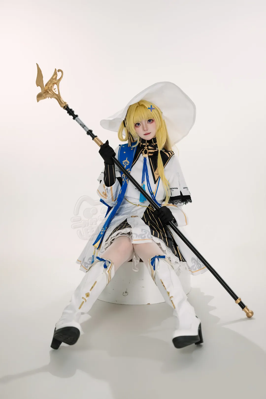 Phoebe Cosplay, Wuthering Waves, Anime cosplay, Studio photoshoot, White robe and staff - Image 2