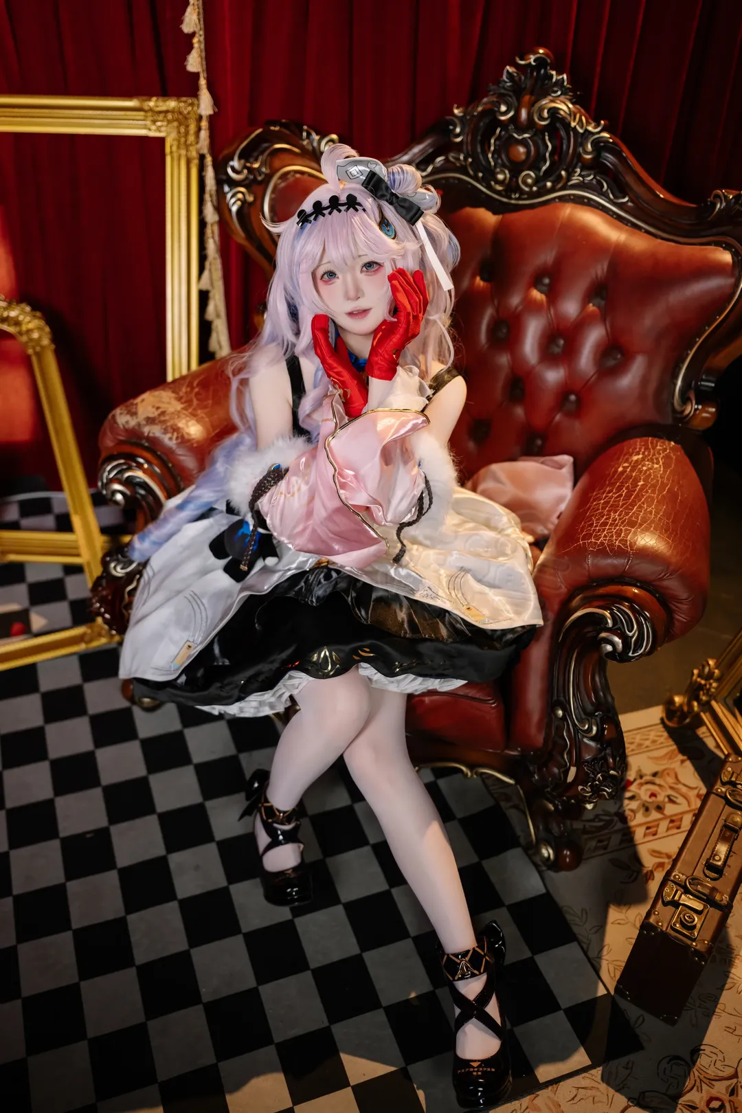 鸣潮, 达妮娅cos, 二次元妆造, cosplay摄影, 复古风场景