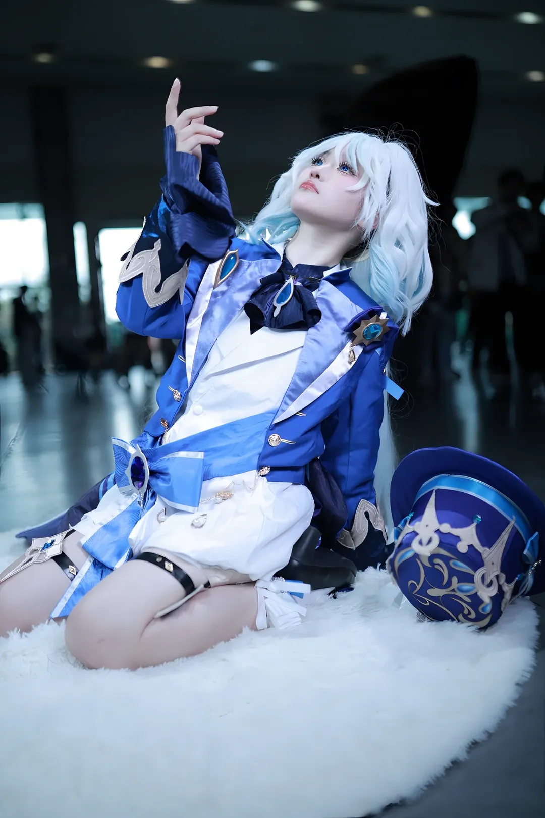 原神, 芙宁娜cos, 枫丹, cosplay动作参考, 坐姿拍照 - 第4张