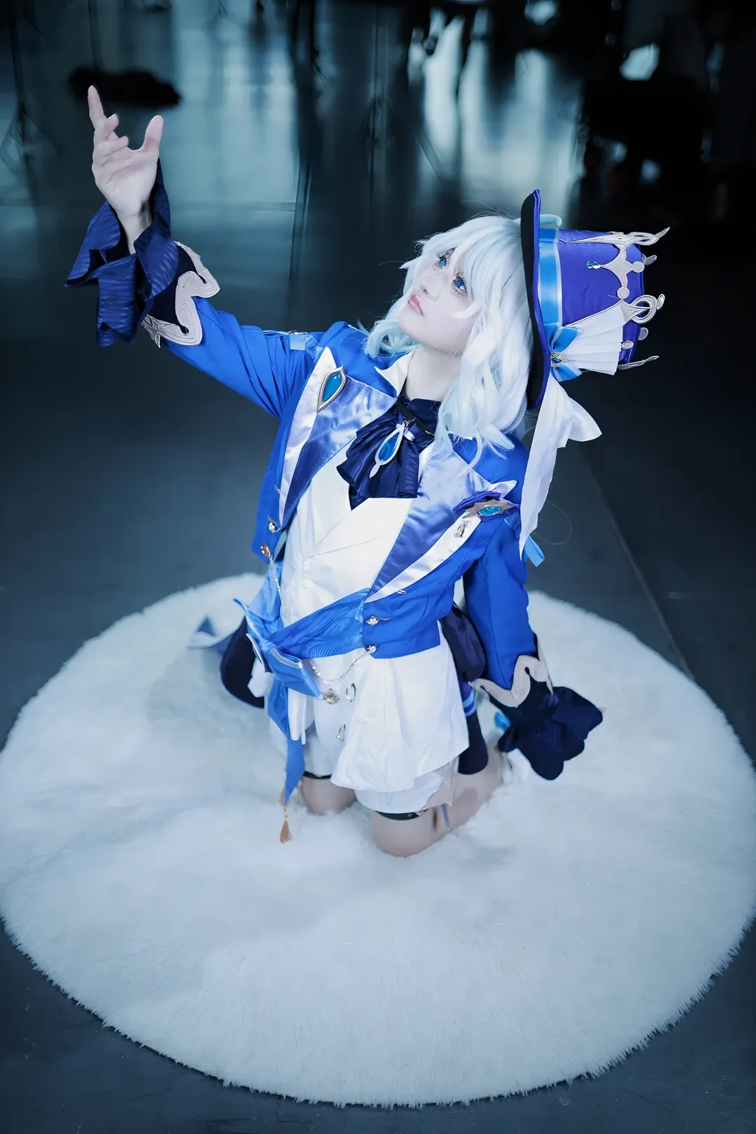 原神, 芙宁娜cos, 枫丹, cosplay动作参考, 坐姿拍照 - 第6张