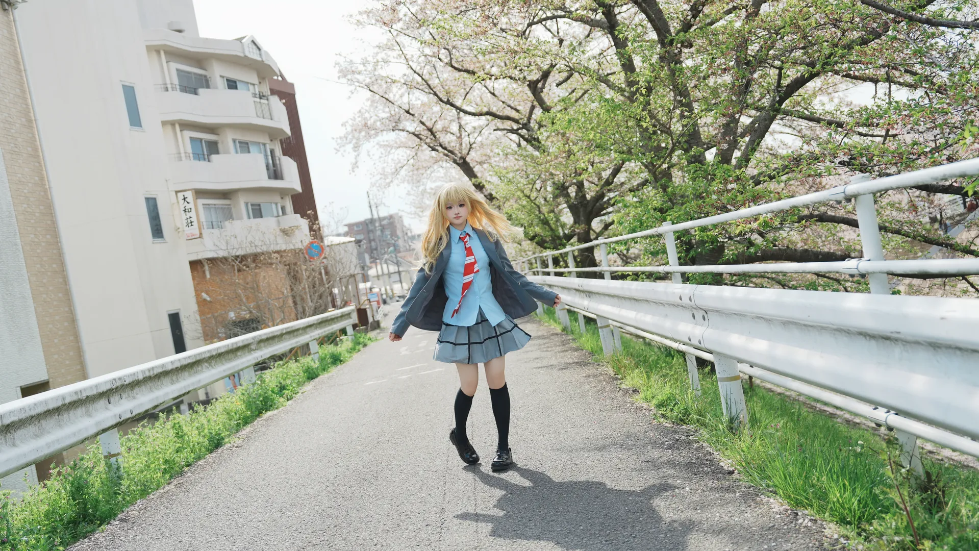 宮園薰cos, 四月是你的謊言, 二次元外景, 櫻花樹下cosplay, 日系制服寫真