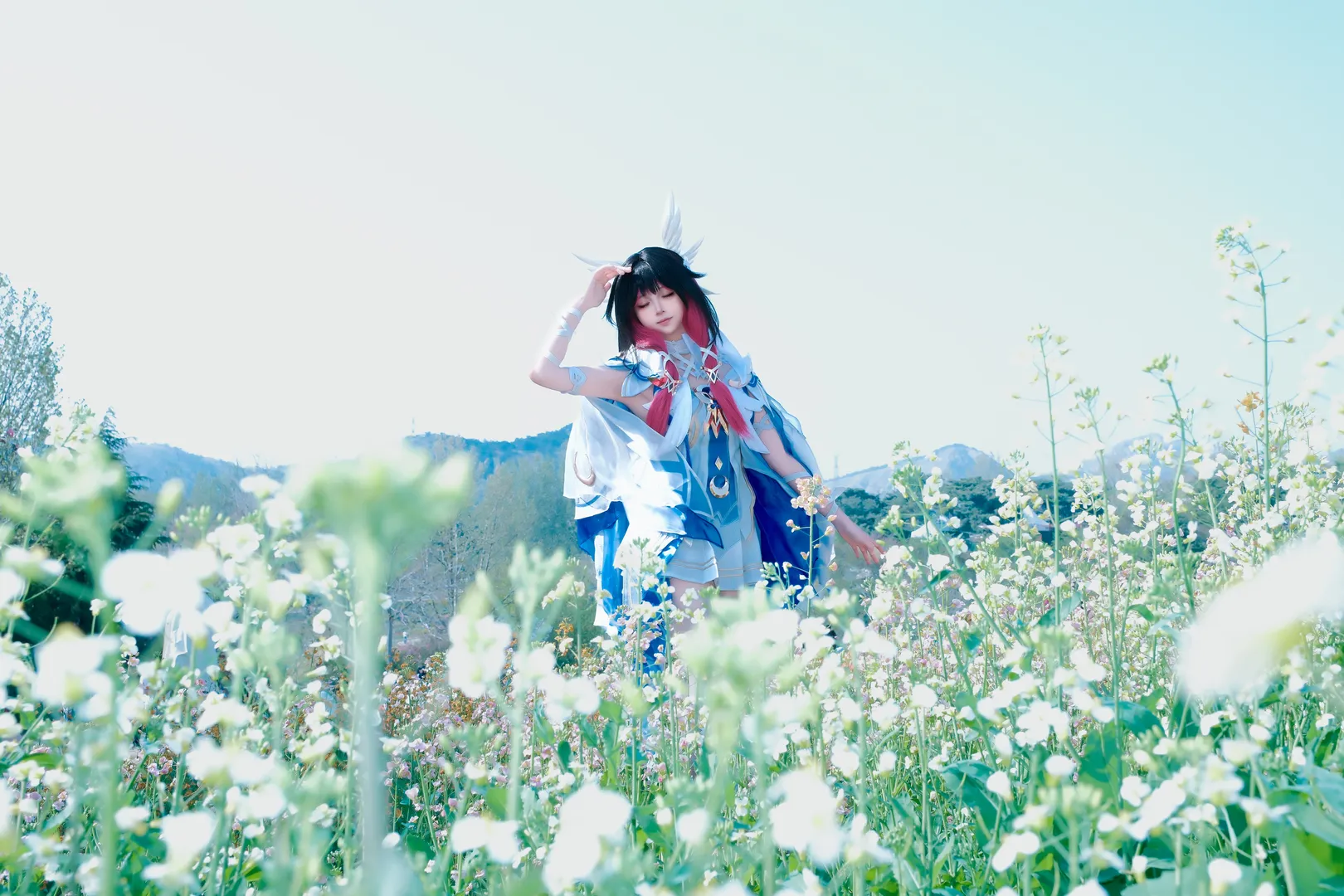 原神, 哥伦比娅cos, 花海写真, 低角度拍摄, cosplay户外 - 第2张