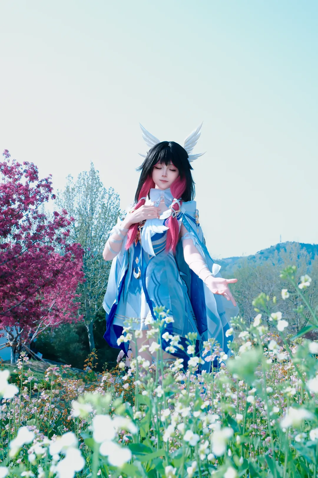 原神, 哥伦比娅cos, 花海写真, 低角度拍摄, cosplay户外