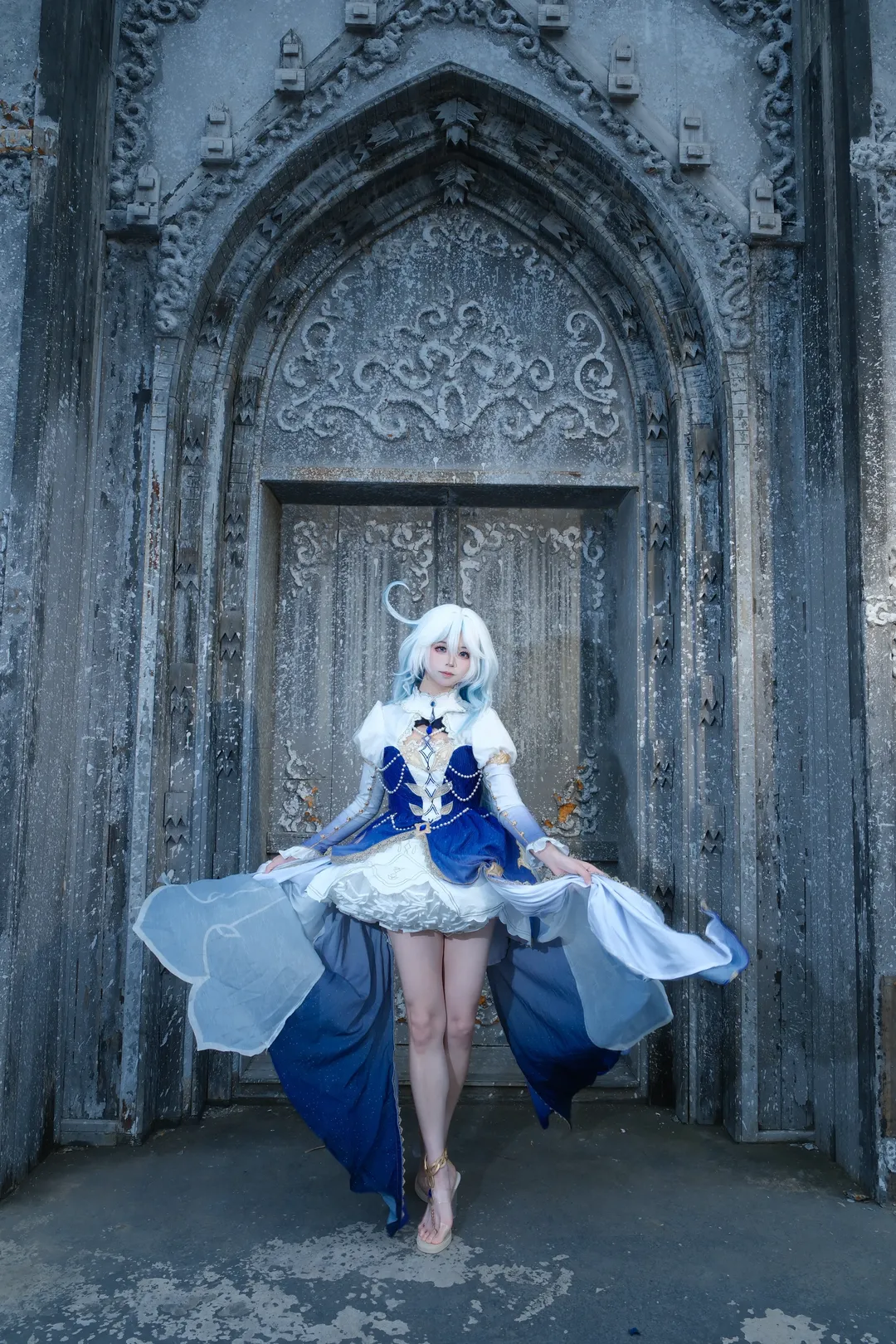 cosplay, 芙卡洛斯cos, 二次元穿搭, 教堂摄影, 蓝白礼服