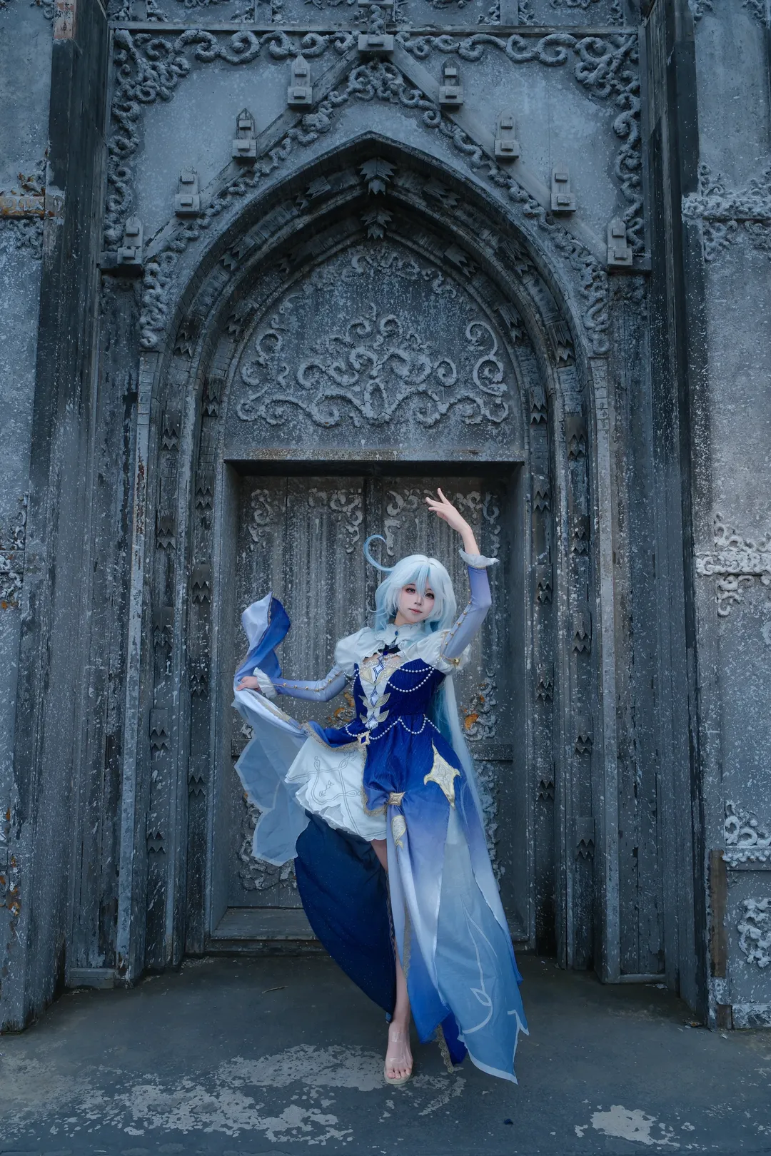 コスプレ, フォカロルスコスプレ, 二次元ファッション, 教会撮影, 青と白のドレス - 3枚目