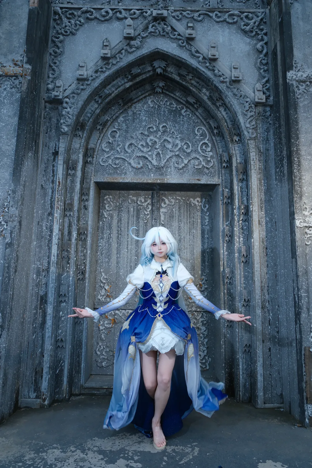 コスプレ, フォカロルスコスプレ, 二次元ファッション, 教会撮影, 青と白のドレス - 4枚目