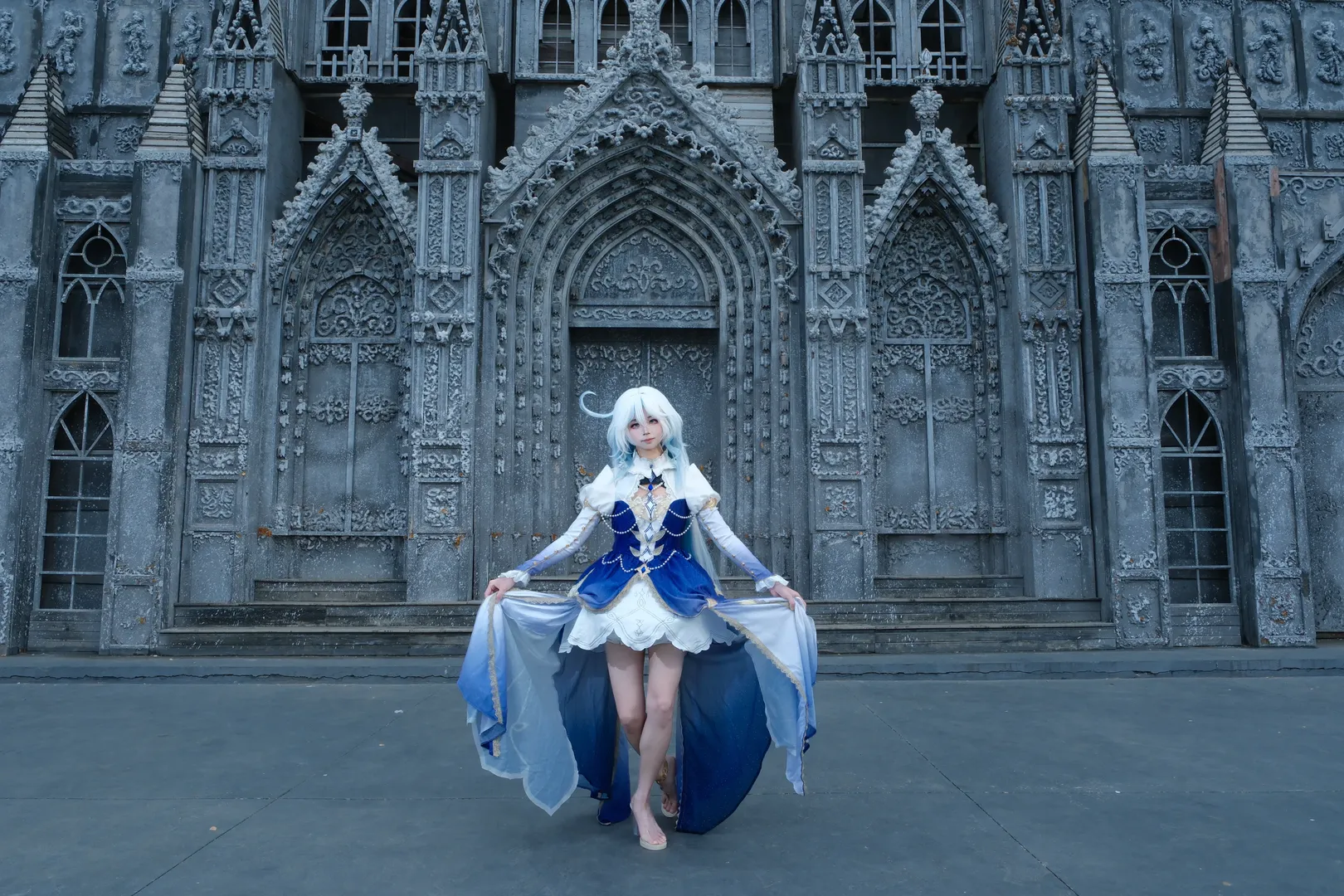コスプレ, フォカロルスコスプレ, 二次元ファッション, 教会撮影, 青と白のドレス - 5枚目