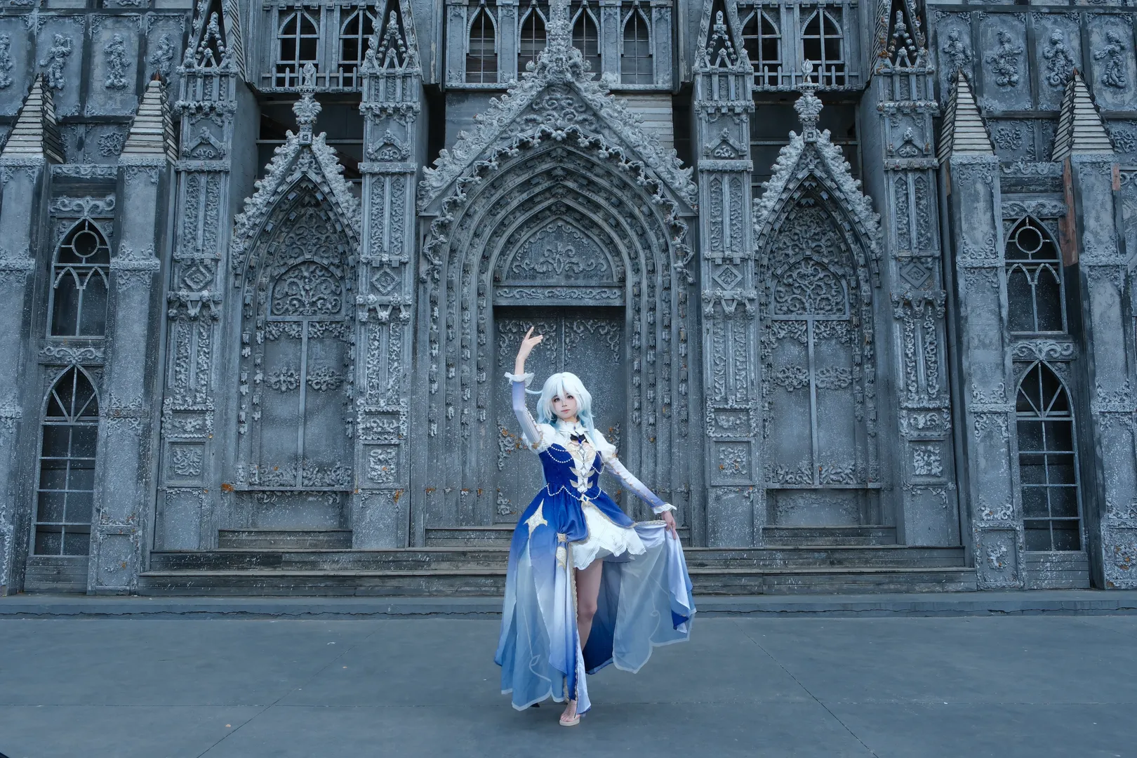 コスプレ, フォカロルスコスプレ, 二次元ファッション, 教会撮影, 青と白のドレス - 6枚目