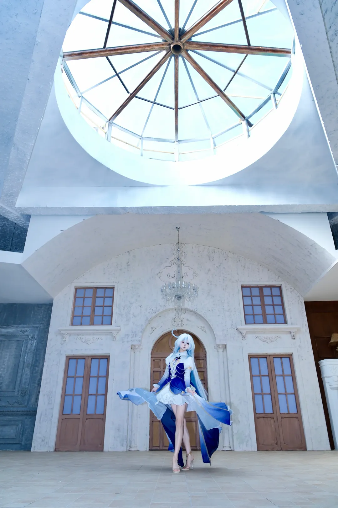 コスプレ, フォカロルスコスプレ, 二次元ファッション, 教会撮影, 青と白のドレス - 9枚目