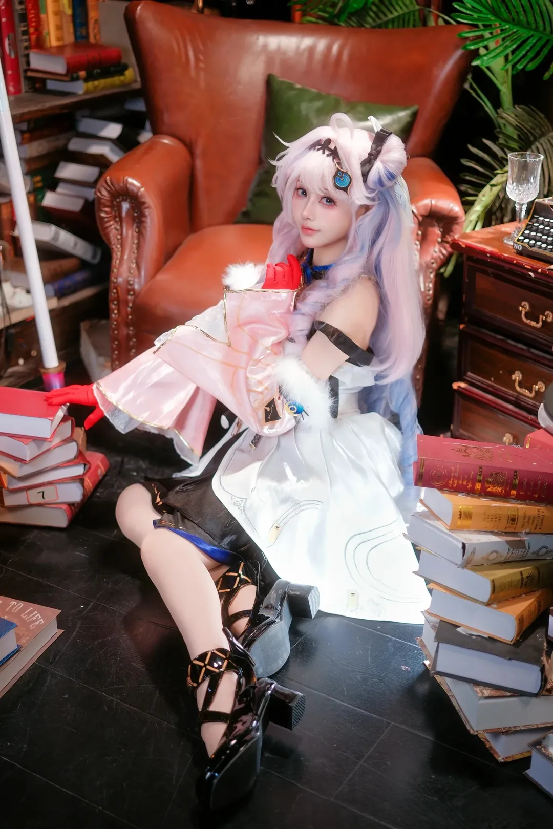 鸣潮, 达妮娅cos, cosplay摄影, 二次元穿搭, 复古书房 - 第3张