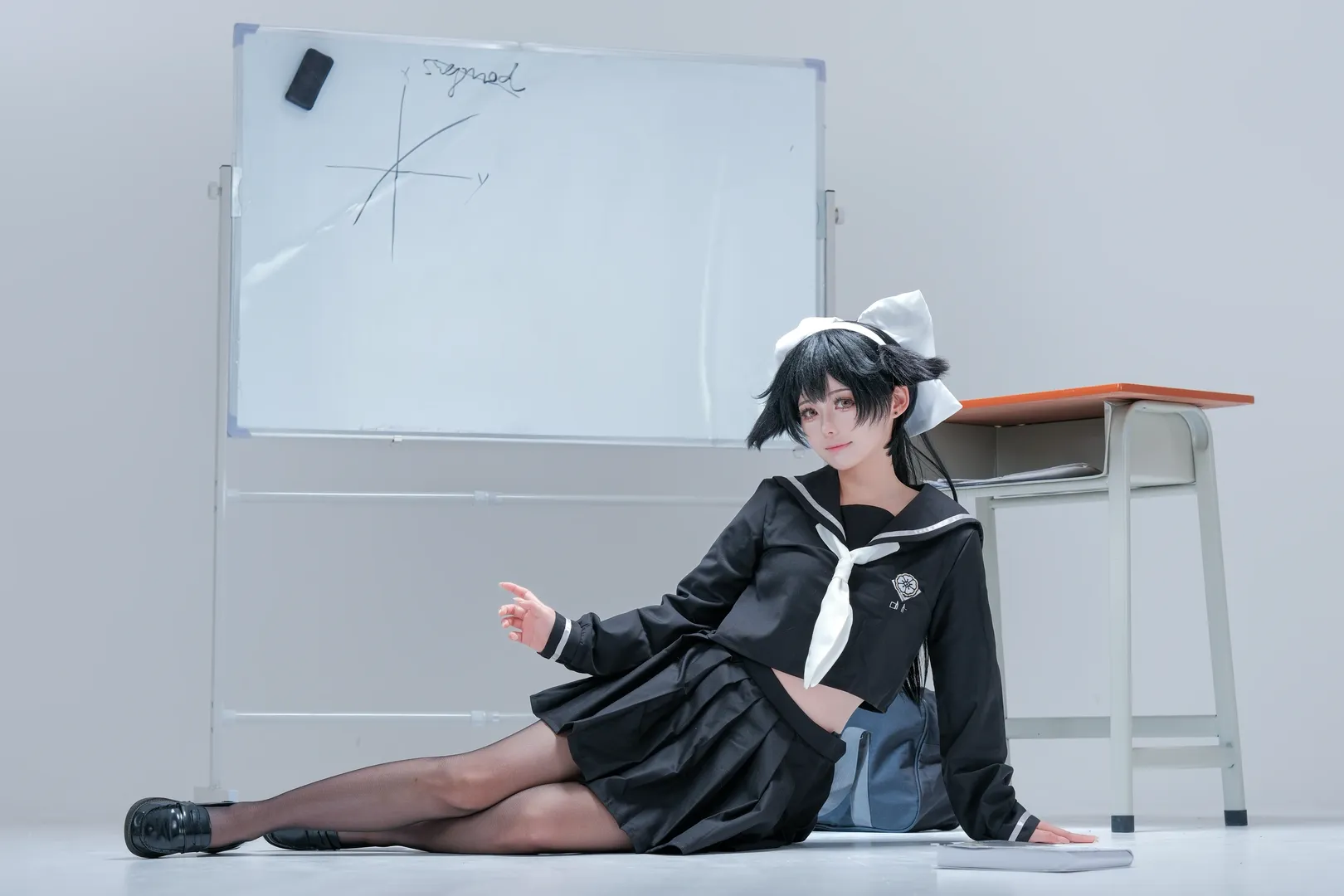 JK制服, アズールレーン コスプレ, セーラー服, 黒タイツ コーデ, 教室の写真 - 2枚目
