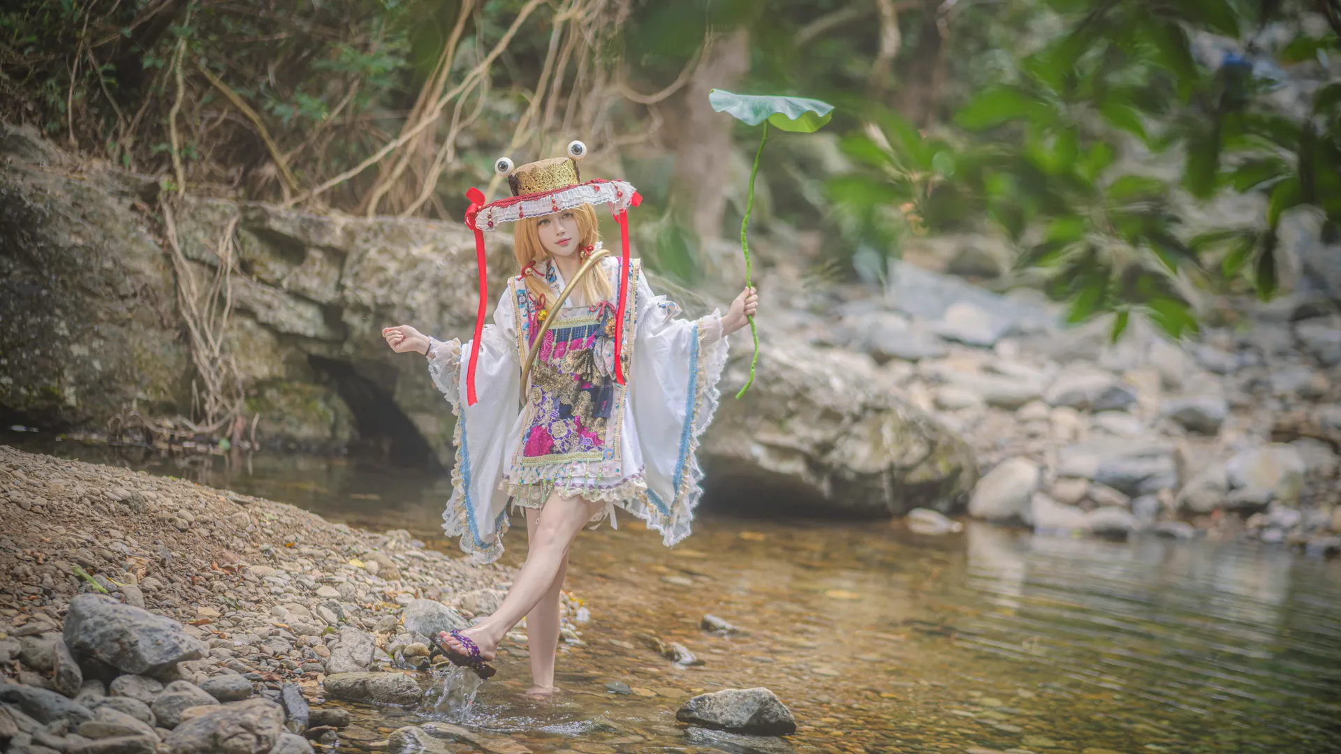 東方Project, 屋外コスプレ, コスプレ撮影, 洩矢諏訪子コスプレ, 渓流での撮影 - 1枚目